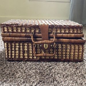 Wicker picnic basket